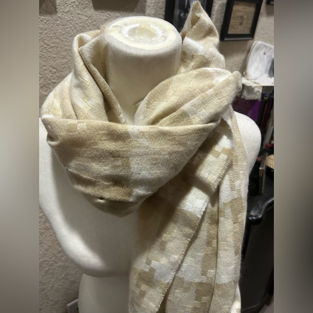 Steve Madden Cream and Tan Scarf